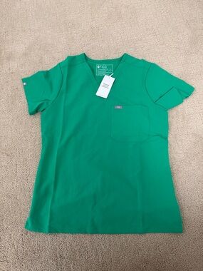 Figs Evergreen Scrub Top